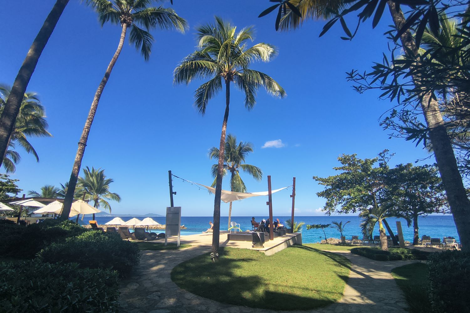 Garden-facing condo residence